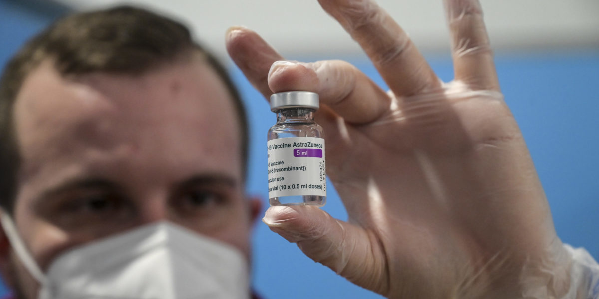 Imagoeconomica vaccino AstraZeneca ai politici