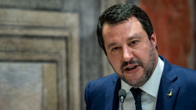 Salvini si manda a processo da solo